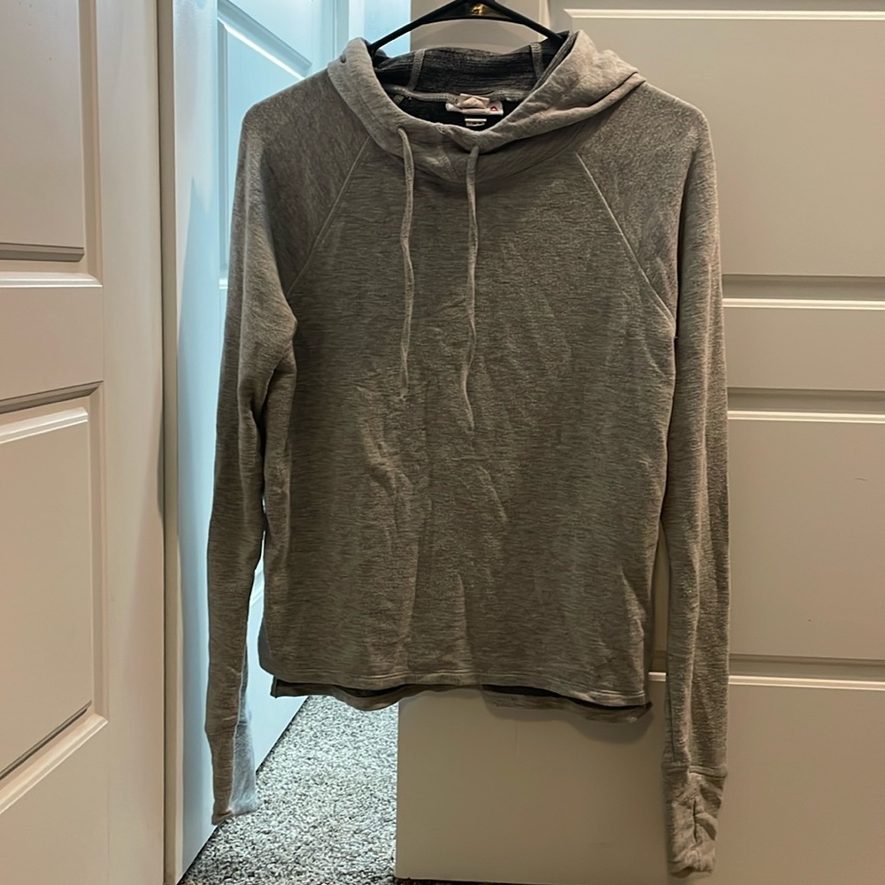 Women’s hooded shirt